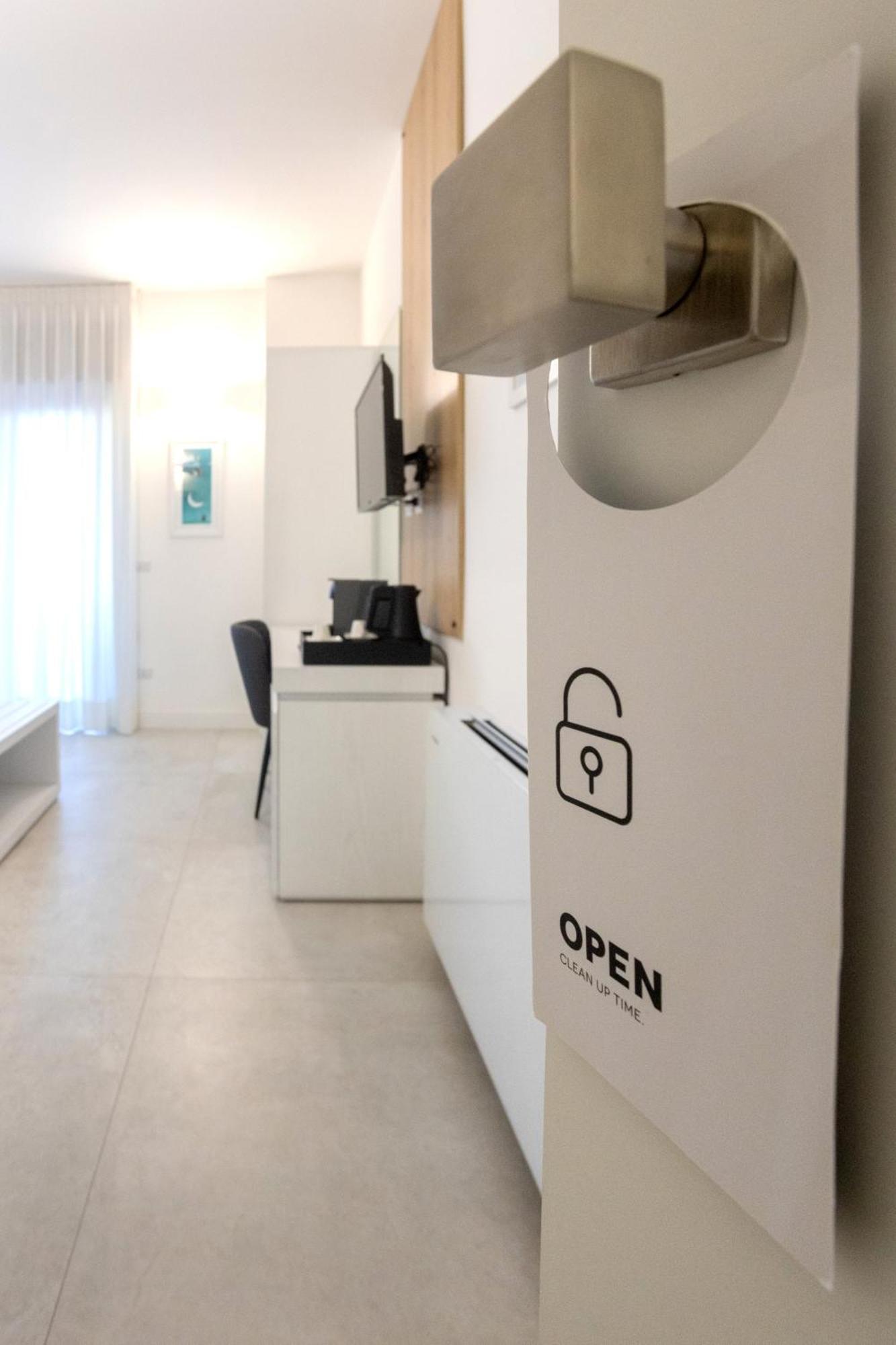 Lo Studio Di Viale Lo Re Camere & Caffe' Lecce Exteriör bild